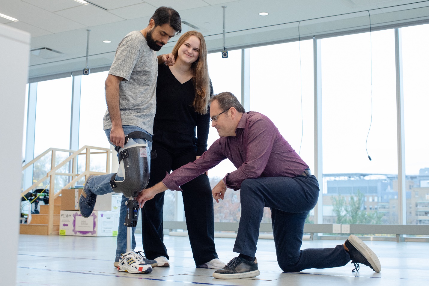 A person helping a person with a prosthetic leg
AI-generated content may be incorrect.