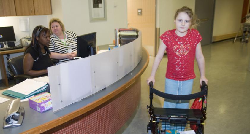 Client in front of the team centre