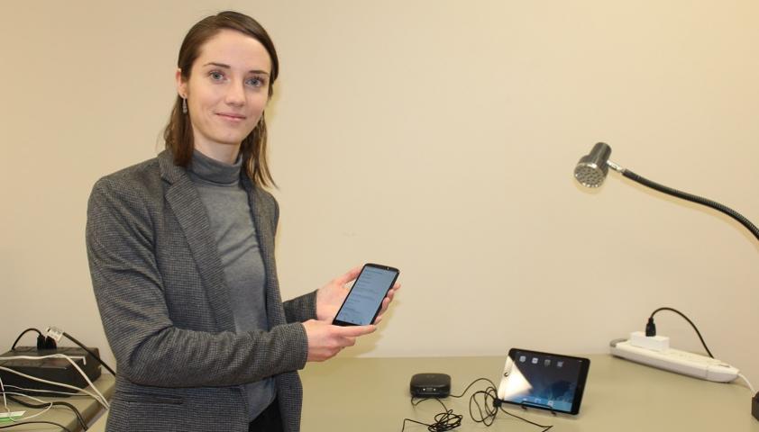 Fanny Hotze demonstrates how the Tecla-e device can be connected to different devices such as a light switch, tablet or smart phone